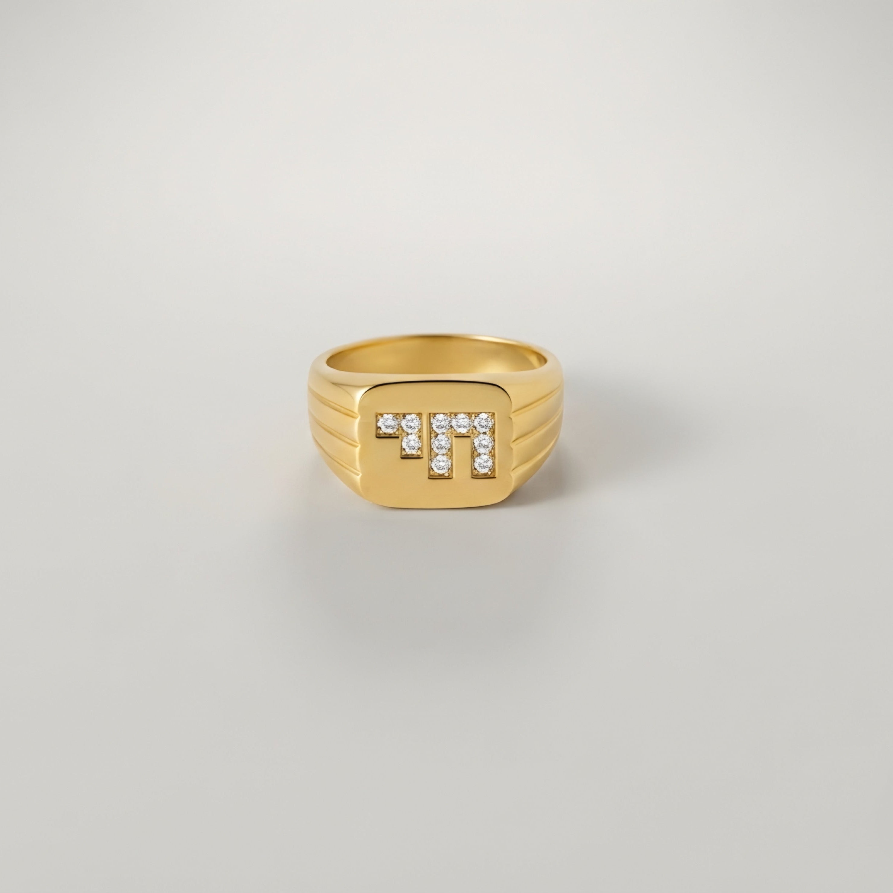 Yellow gold diamond ring with HAI motif