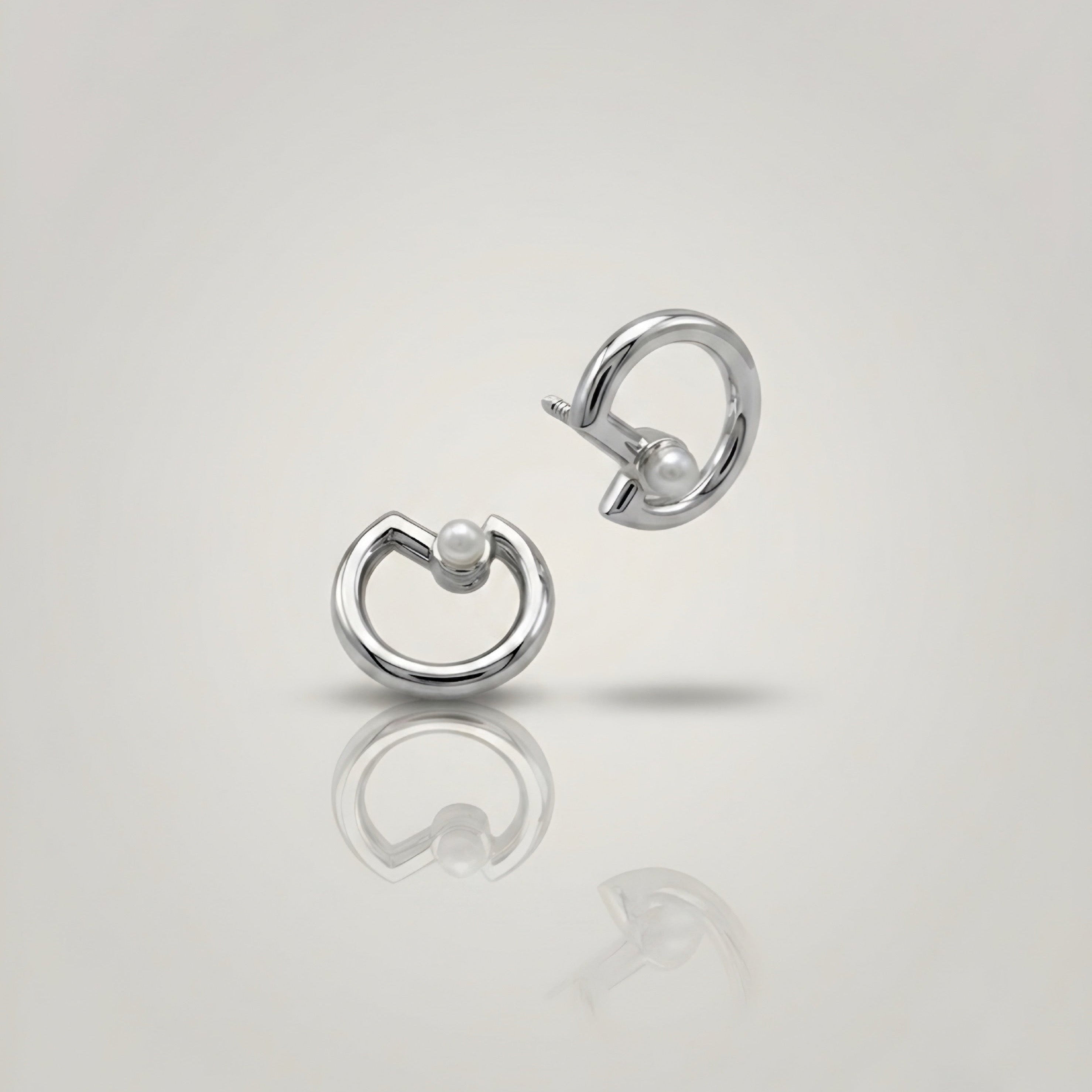 White gold earrings with pearls